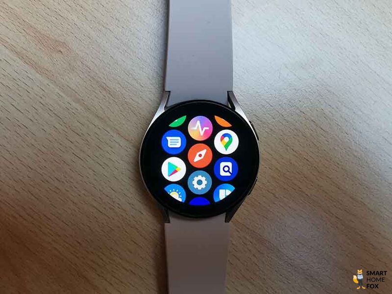 Вы можете увидеть различные приложения на умных часах Samsung Galaxy Watch 4.
